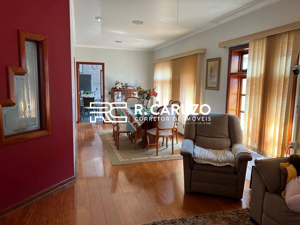 Casa à venda com 3 quartos, 211m² - Foto 4