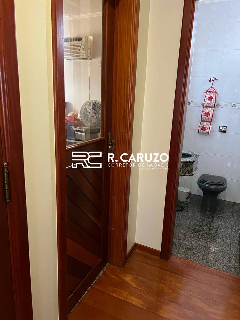 Casa à venda com 3 quartos, 211m² - Foto 10
